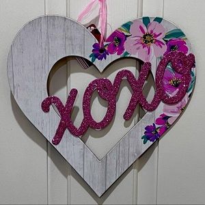 ♥️ Heart Shaped Hanging Sign • XOXO • Valentine’s Day wall decor‎